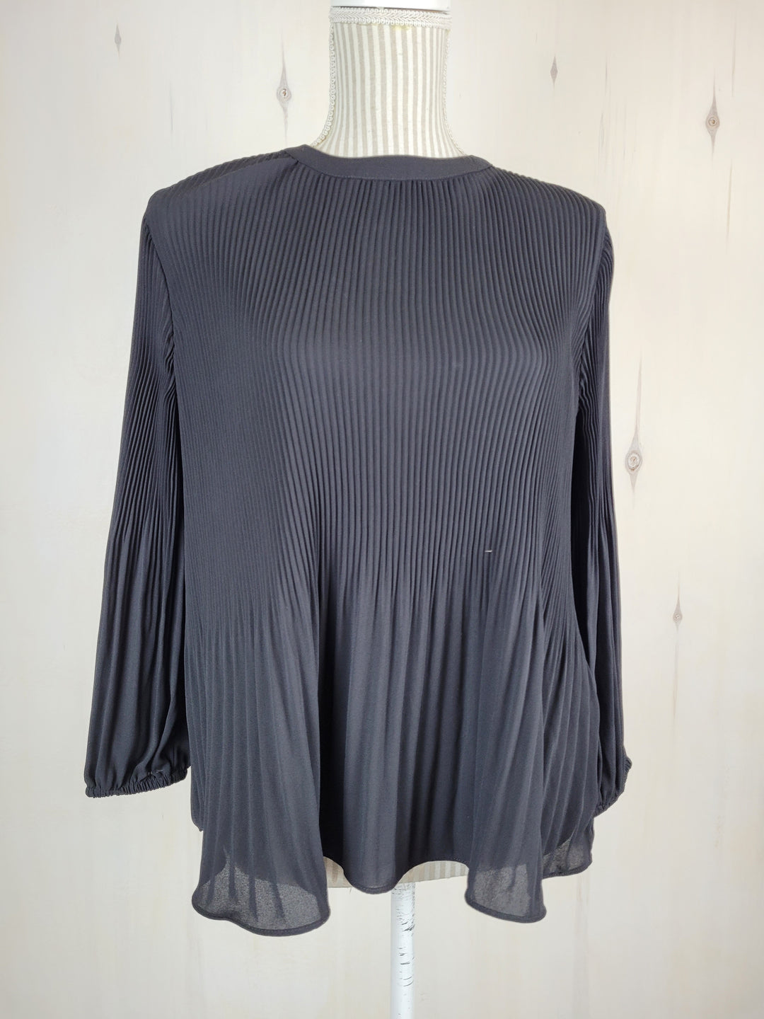 ADRIANNA PAPELL BLACK TOP LADIES SMALL PRE-LOVED
