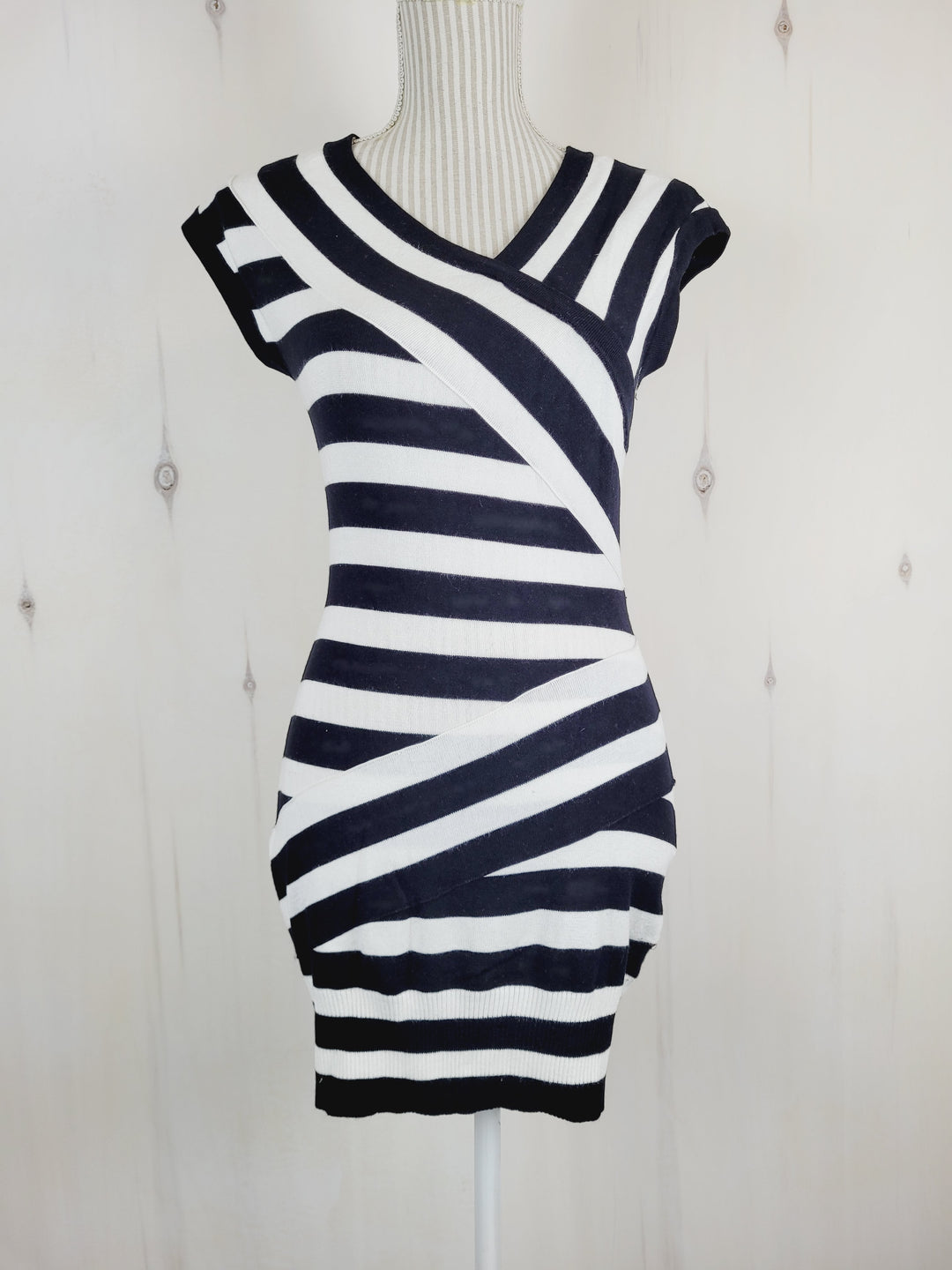 LE TEMPS DES CERISES BLACK AND WHITE FITTED DRESS LADIES MEDIUM PRE-LOVED