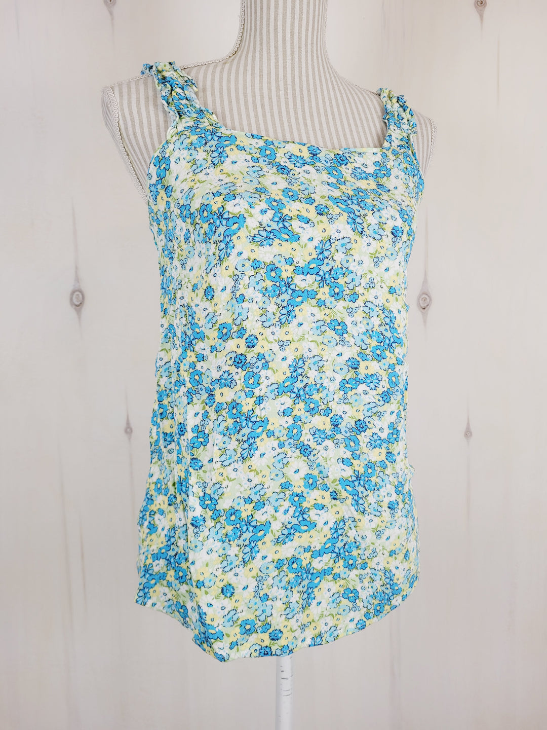 BLUE FLORAL BLOUSE APPROX LADIES MEDIUM PRE-LOVED