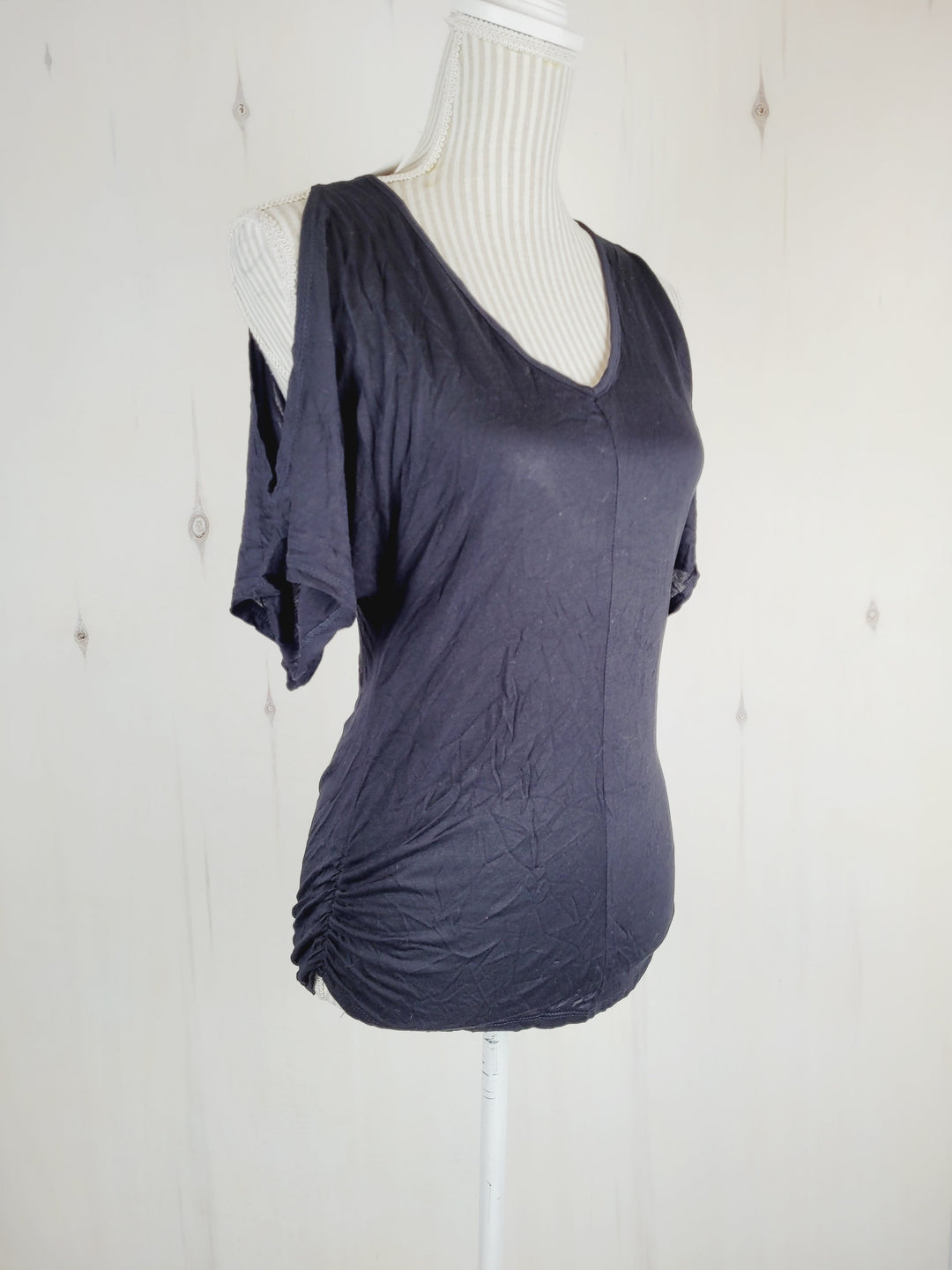 U2B BLACK TOP WITH CUTOUT SLEEVES LADIES MEDIUM PRE-LOVED