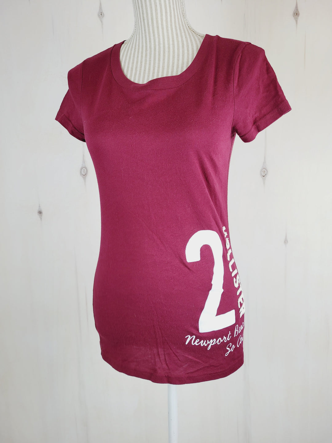 HOLLISTER MAROON TSHIRT LADIES MEDIUM PRE-LOVED