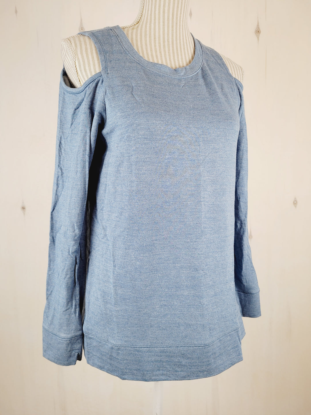 DALIA BLUE STRETCH SWEATER WITH CUT OUT SHOULDERS LADIES MEDIUM PRE-LOVED