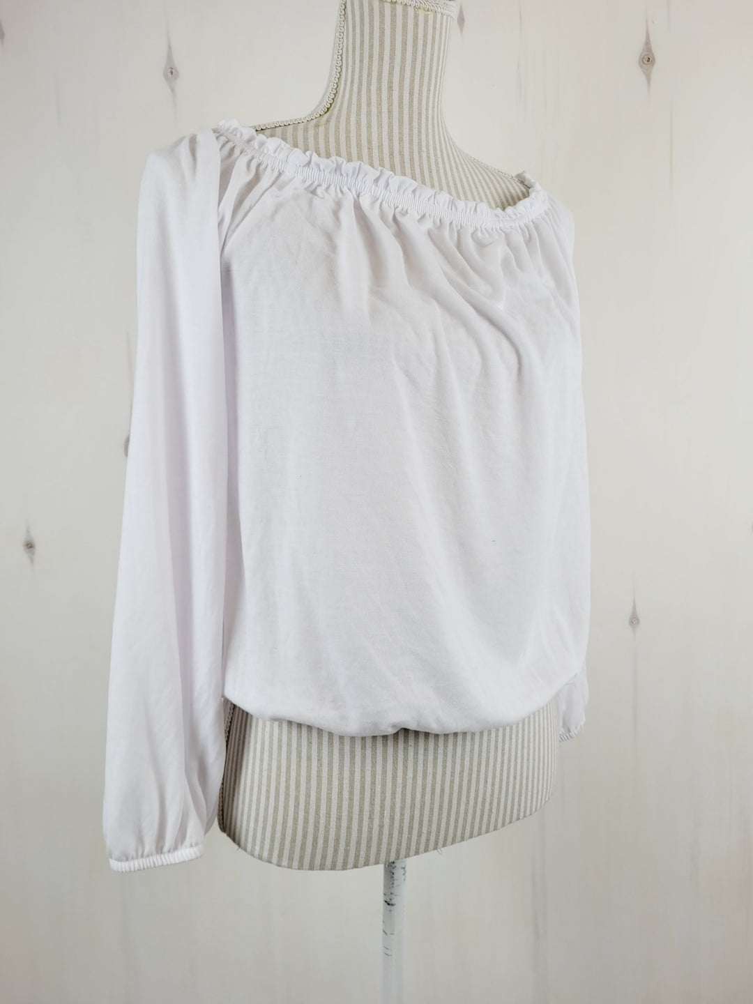 ARDENES WHITE OFF THE SHOULDER TOP LADIES LARGE PRE-LOVED