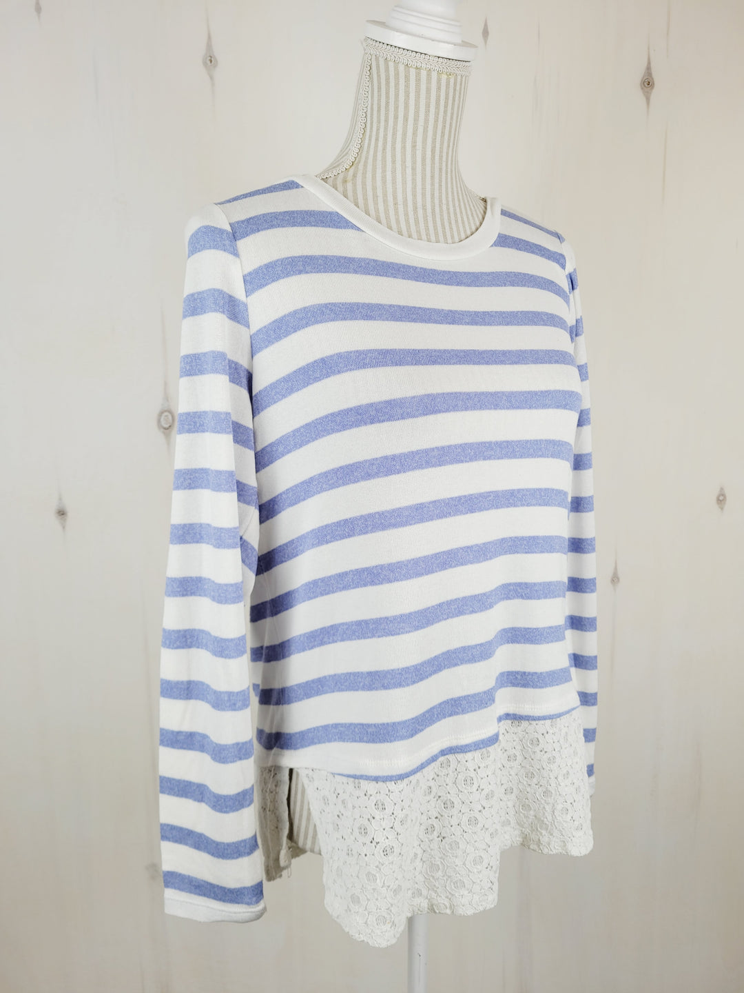 RICKI'S THIN LIGHT BLUE TOP LADIES MEDIUM PRE-LOVED