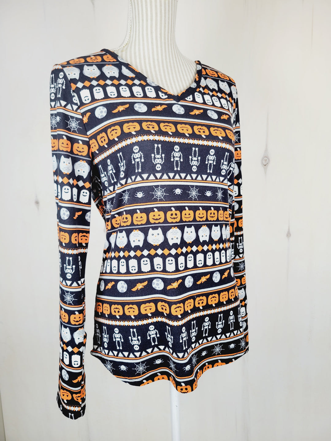 NO BOUNDARIES HALLOWEEN LONG SLEEVE TOP YOUTH XL 15/17Y PRE-LOVED
