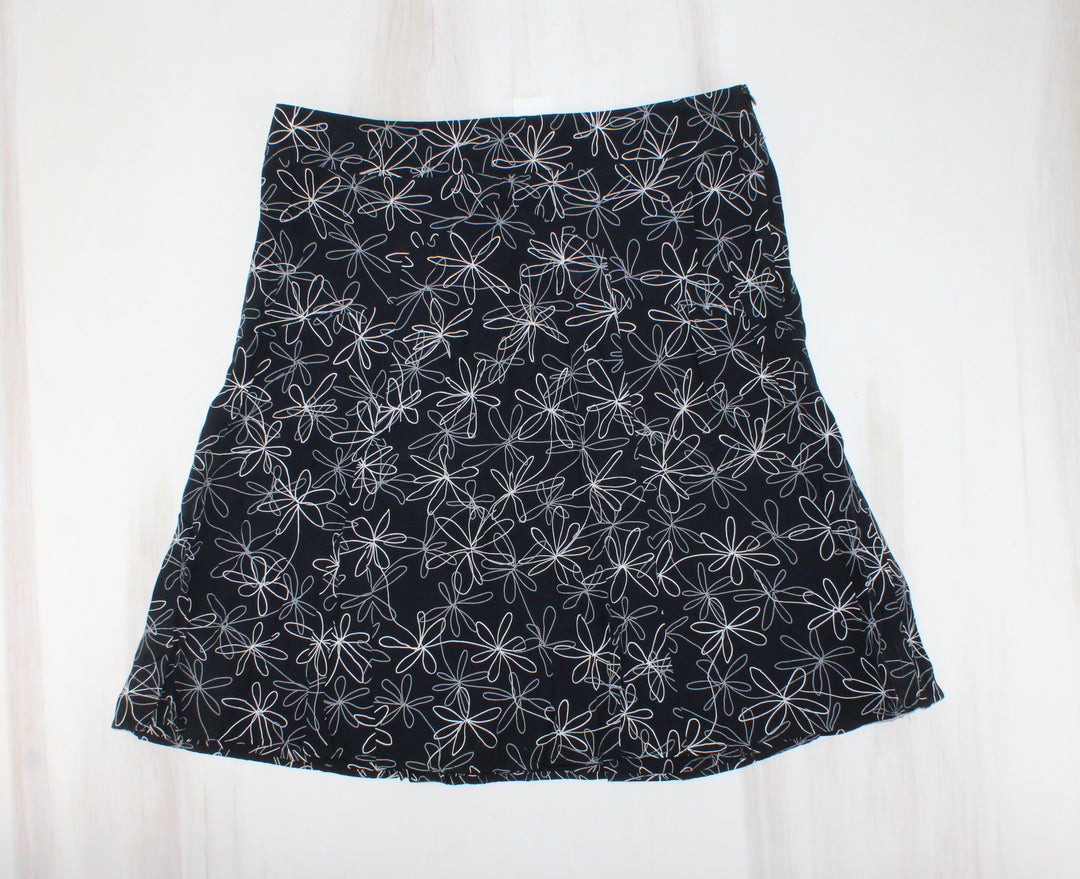 JACOB BLACK FLORAL SKIRT LADIES SIZE 9/10 PRE-LOVED