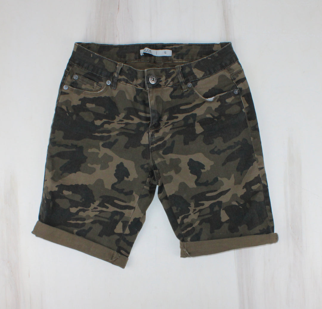U2B CAMO LONG SHORTS LADIES SIZE 5 PRE-LOVED