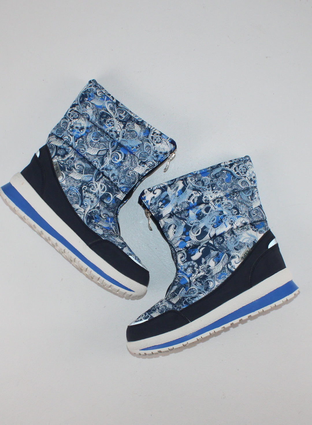 T-TEX BLUE WINTER BOOTS SIZE 4 YOUTH PRE-LOVED