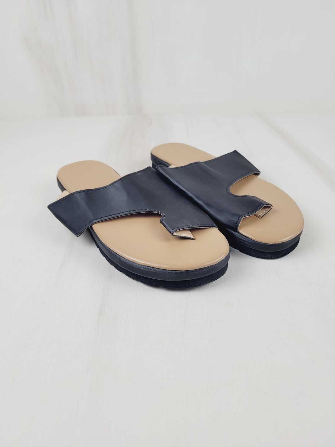BLACK SANDALS LADIES SIZE 7 PRE-LOVED