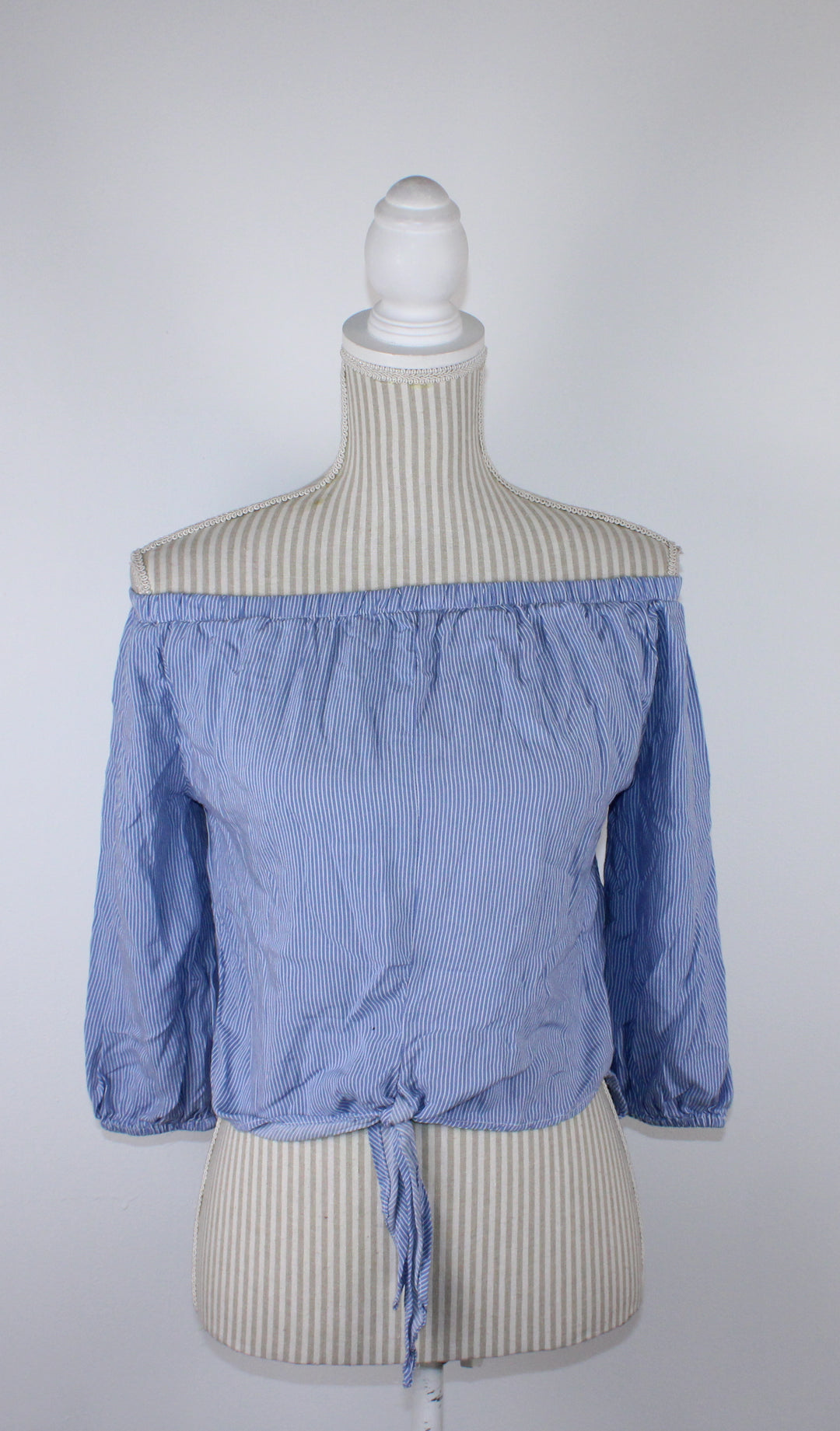 STREETWEAR BLUE/WHITE STRIPED TOP LADIES SMALL PRE-LOVED