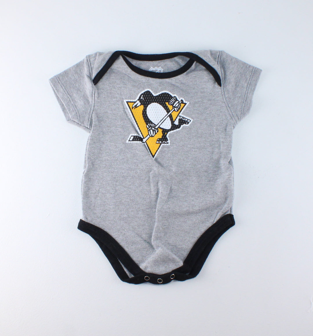 NHL PENGUINS ONESIE 18M PRE-LOVED