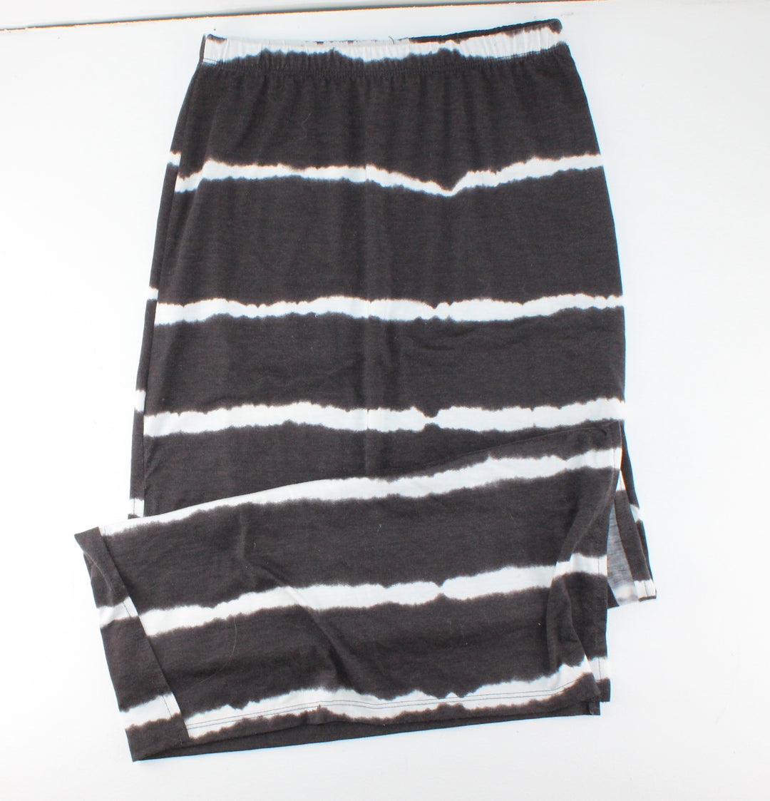 TRENDYLAND BLACK & WHITE LONG SKIRT LADIES SMALL PRE-LOVED