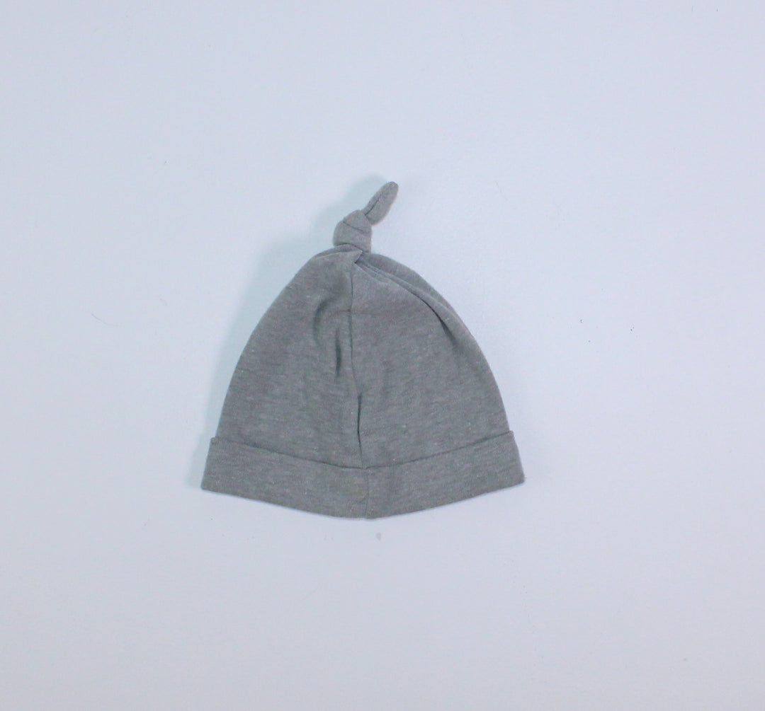 OLD NAVY GREY HAT 0-3M PRE-LOVED