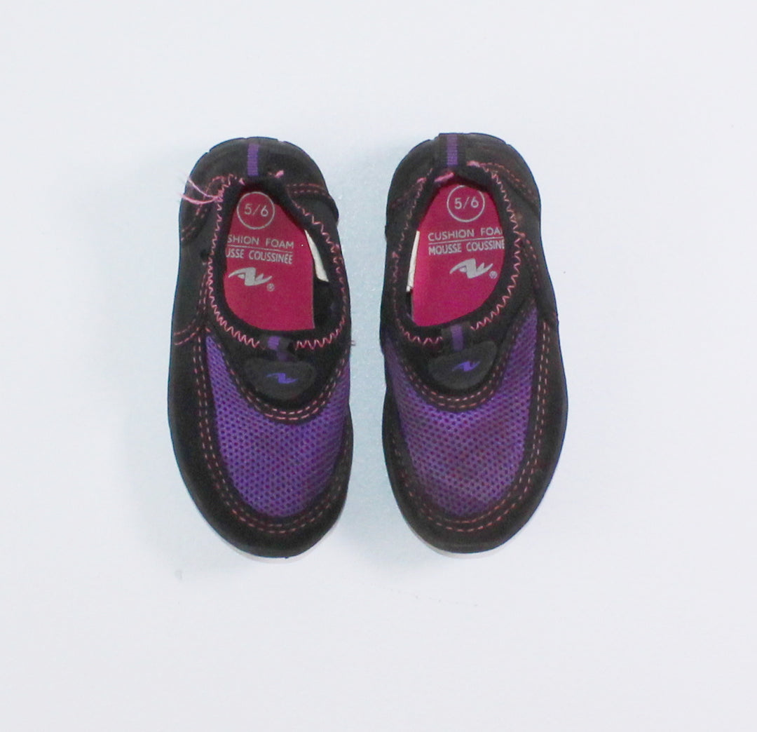 PURPLE WATER SHOES SIZE 5/6 KIDS PRE-LOVED