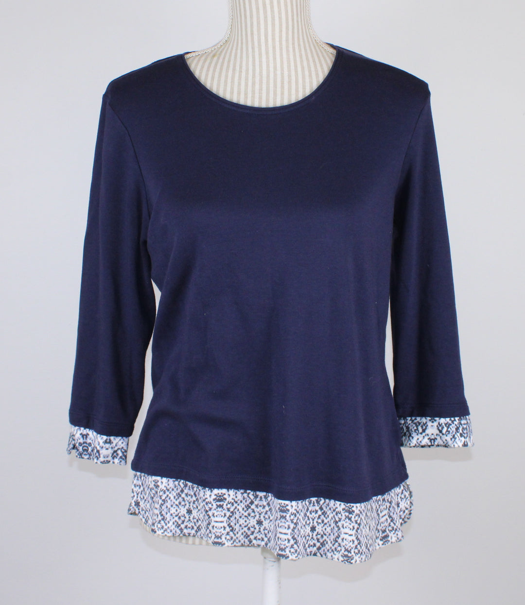 CLASSIC EDITIONS NAVY TOP LADIES SMALL PRE-LOVED