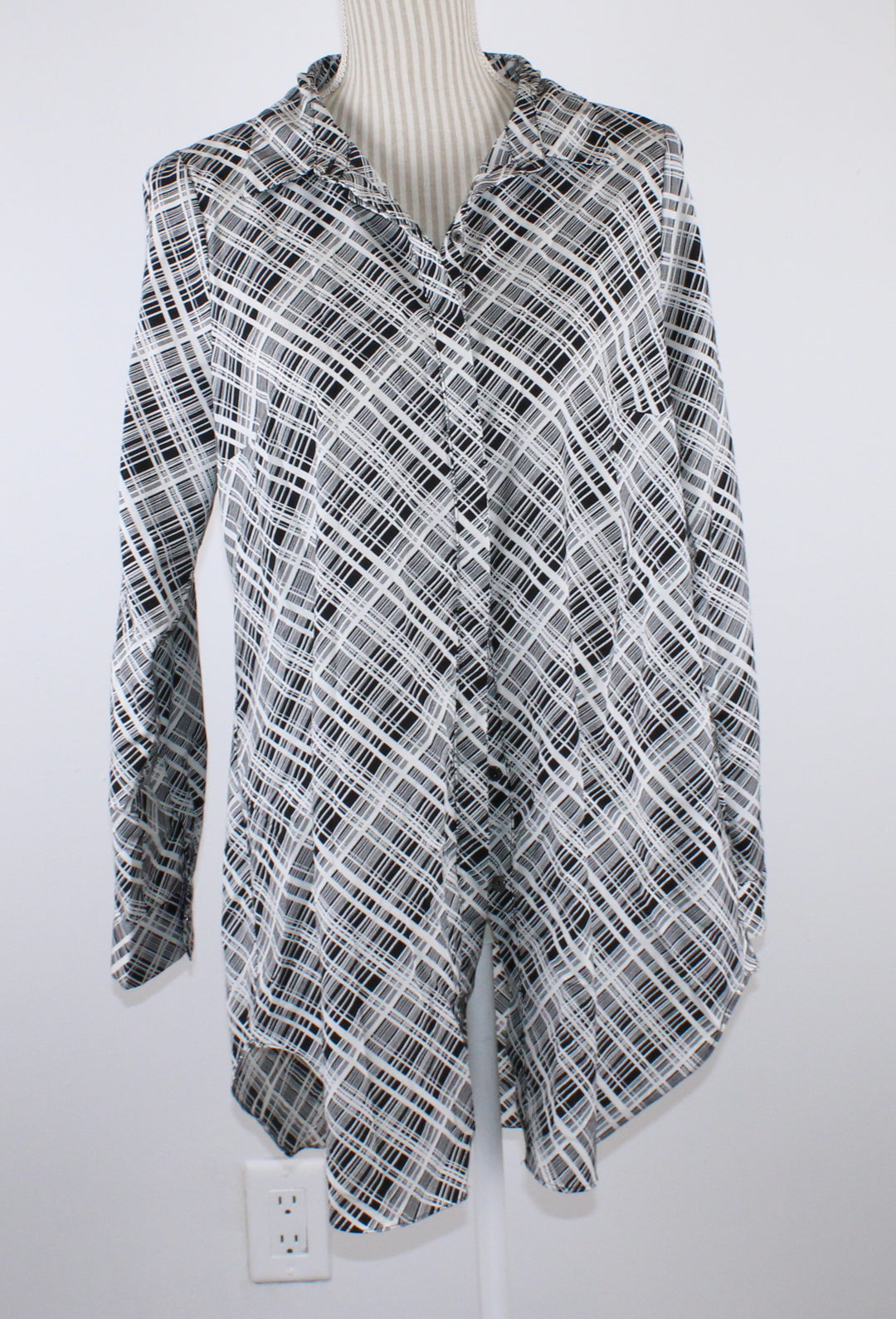 BCB MAXAZRIA PLAID TOP LADIES LARGE PRE-LOVED