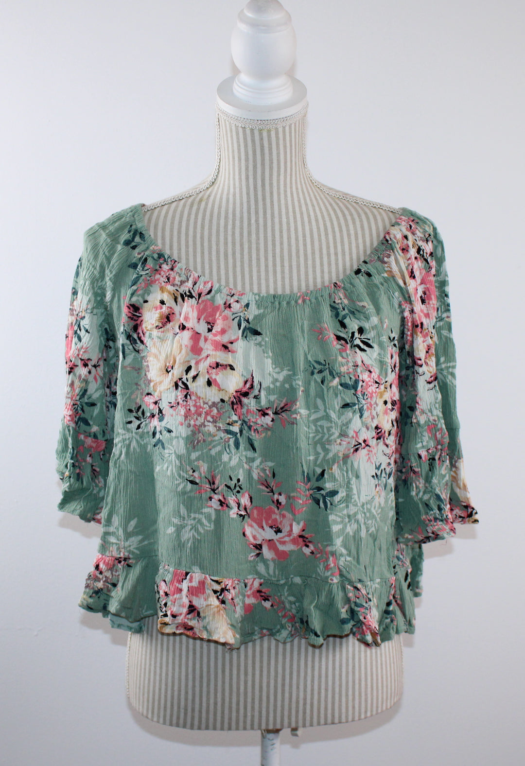 ROBIN TEAL CROP TOP WITH PINK FLORAL DESIGN LADIES MEDIUM PRE-LOVED