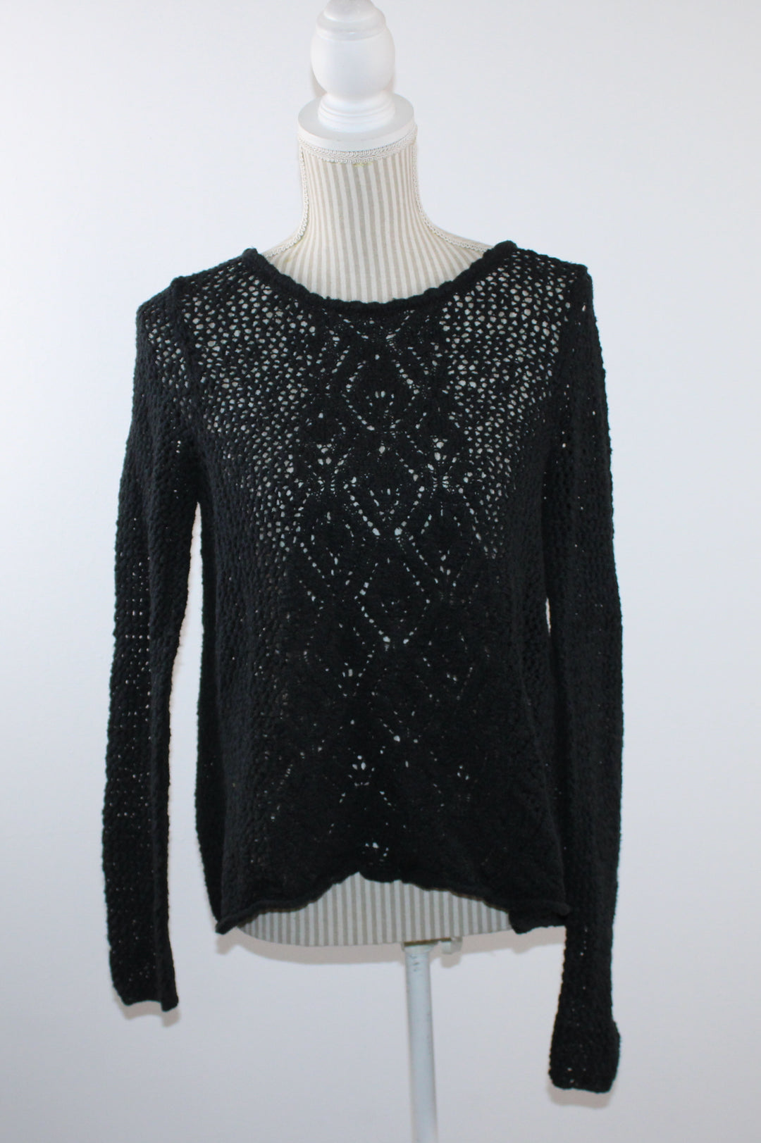 AERIE BLACK KNIT OPEN BACK SWEATER LADIES MEDIUM PRE-LOVED