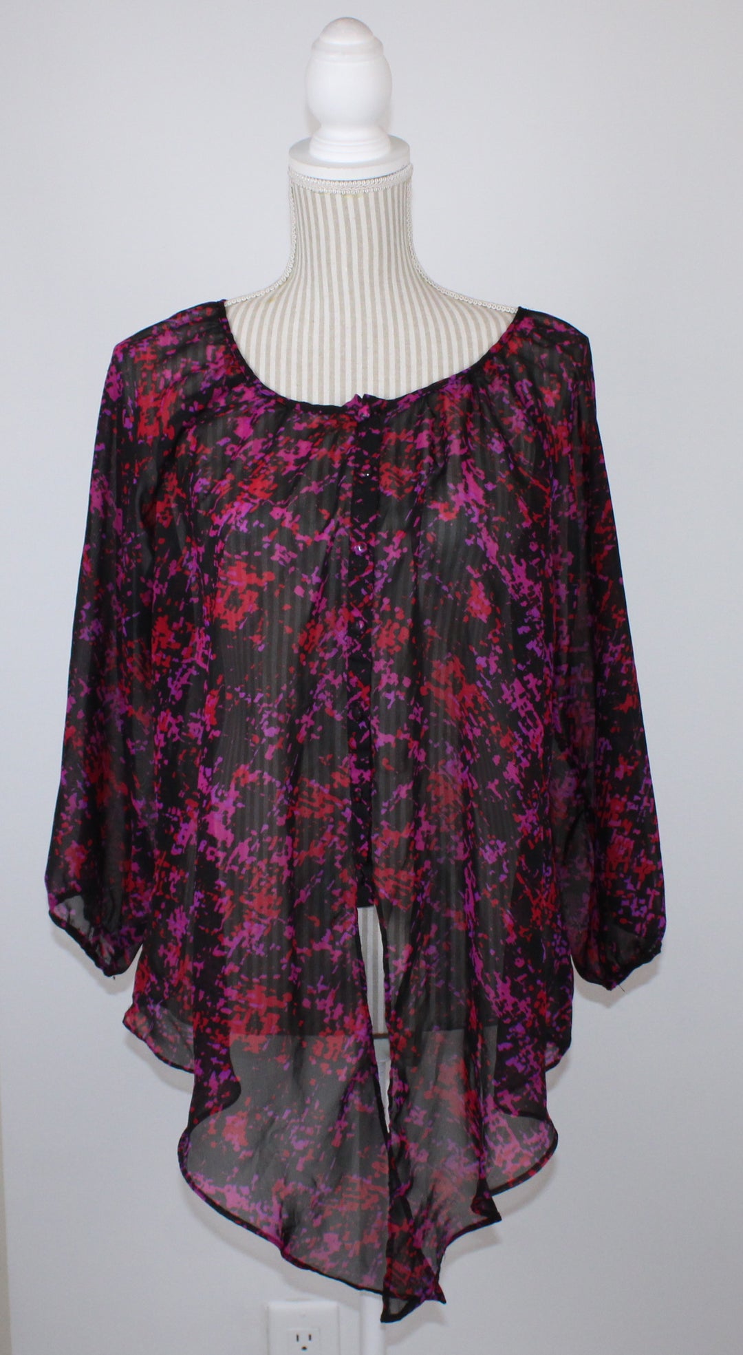 REITMANS BLACK SHEER PATTERNED TOP LADIES LARGE PRE-LOVED