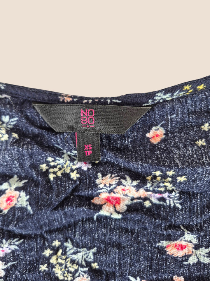 Pre-Loved No Boundaries Cropped Floral Long Sleeve Top Ladies XS | Betty’s Marketplace