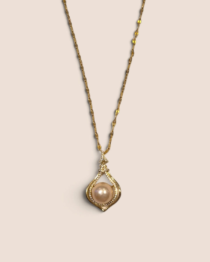 The Crystal Compass, Crystal Necklaces