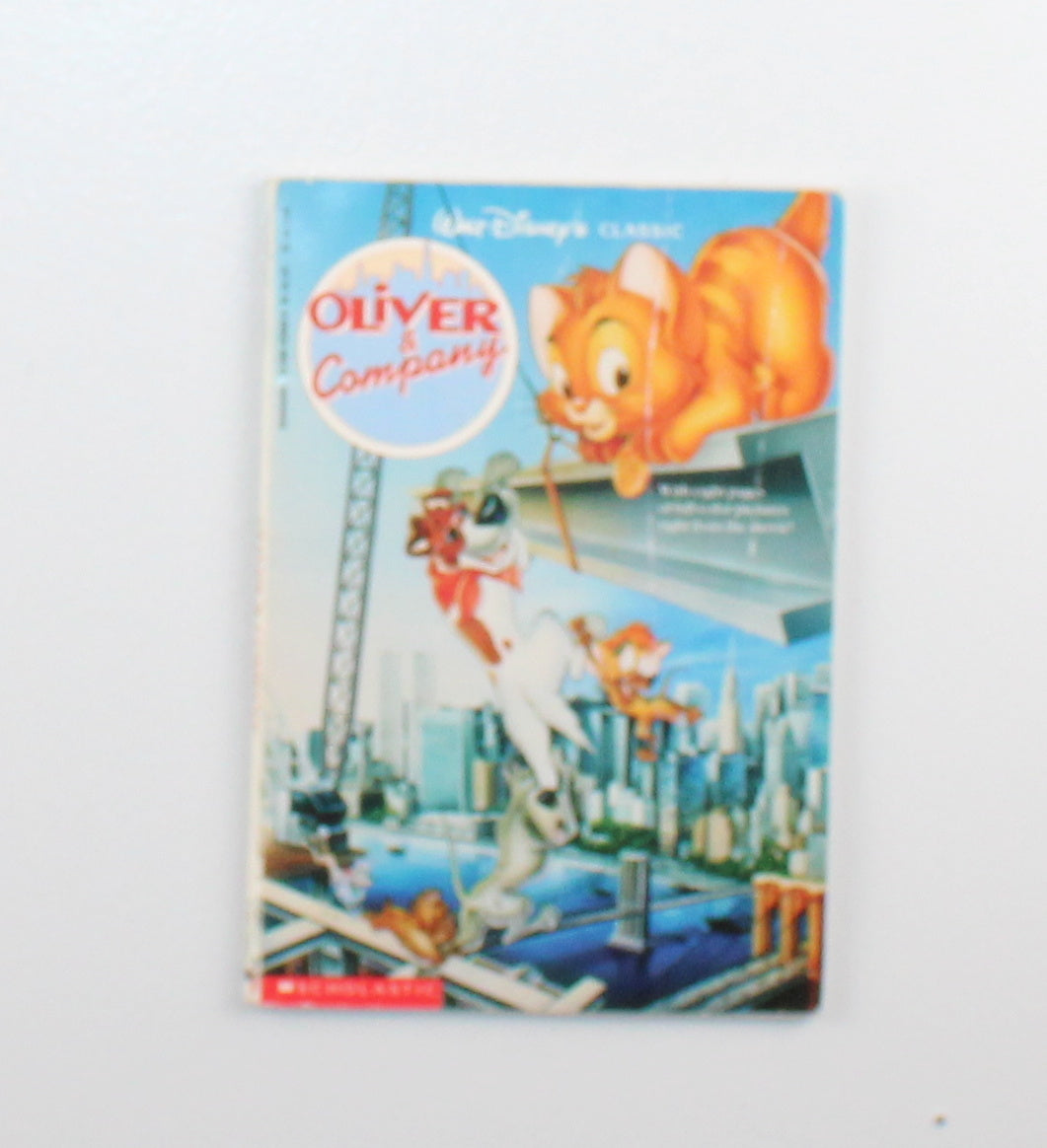 OLIVER & COMPANY CHAPTER BOOK VGUC